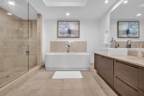 Condo in Sunny Isles Beach, Florida, 4 bedrooms № 2032477 - photo 13