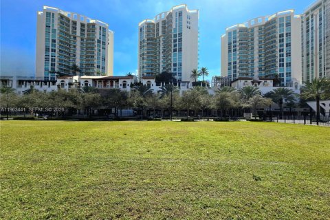 Condo in Sunny Isles Beach, Florida, 4 bedrooms № 2032477 - photo 19