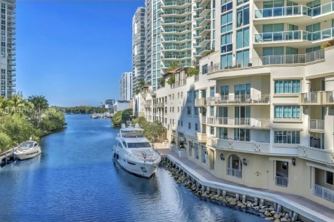 Condo in Sunny Isles Beach, Florida, 4 bedrooms № 2032477 - photo 7