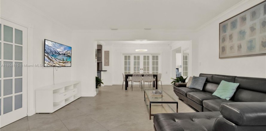 Villa ou maison à Sunny Isles Beach, Floride 4 chambres, 132.94 m2 № 1882260