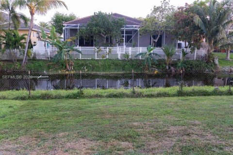 Купить виллу или дом в Пемброк-Пайнс, Флорида 3 спальни, 132.76м2, № 2066133 - фото 3