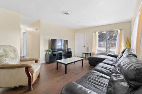 Villa ou maison à vendre à Lauderhill, Floride: 4 chambres, 130.06 m2 № 2083554 - photo 3