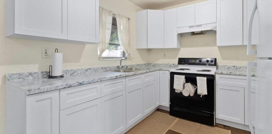 Villa ou maison à Lauderhill, Floride 4 chambres, 130.06 m2 № 2083554