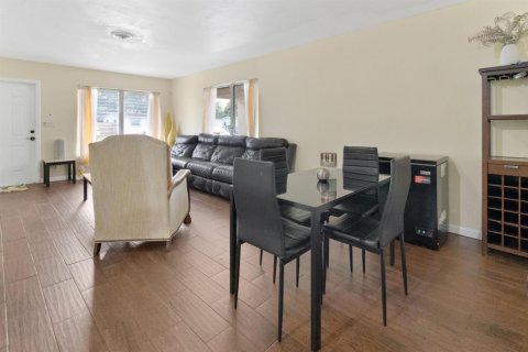 Villa ou maison à vendre à Lauderhill, Floride: 4 chambres, 130.06 m2 № 2083554 - photo 2