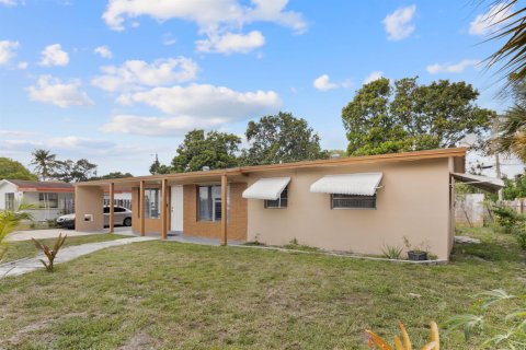 Villa ou maison à vendre à Lauderhill, Floride: 4 chambres, 130.06 m2 № 2083554 - photo 15