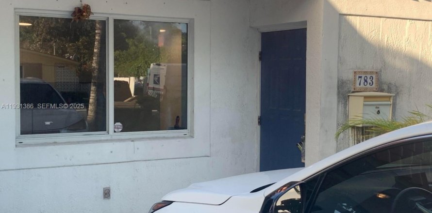 Дом в Норт-Майами, Флорида 1 спальня, 283.82м2 № 1989861