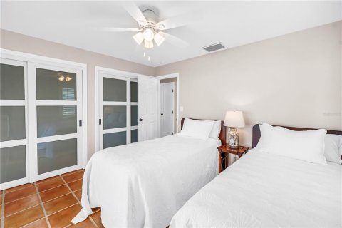 House in Treasure Island, Florida 3 bedrooms, 184.32 sq.m. № 2099408 - photo 26