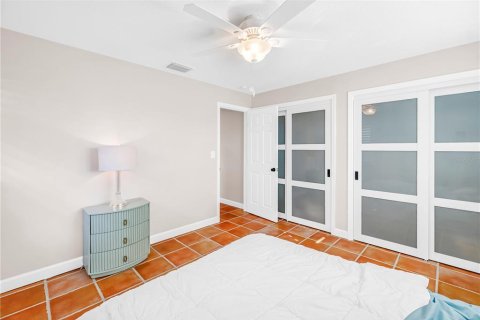 House in Treasure Island, Florida 3 bedrooms, 184.32 sq.m. № 2099408 - photo 22