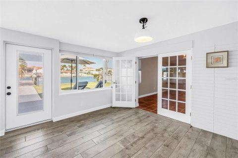 House in Treasure Island, Florida 3 bedrooms, 184.32 sq.m. № 2099408 - photo 30