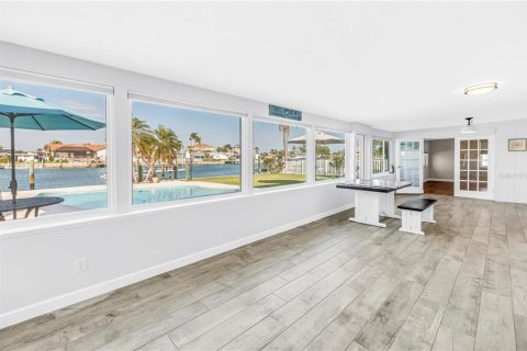 House in Treasure Island, Florida 3 bedrooms, 184.32 sq.m. № 2099408 - photo 28