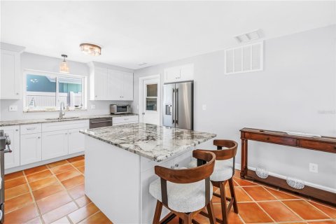 House in Treasure Island, Florida 3 bedrooms, 184.32 sq.m. № 2099408 - photo 15