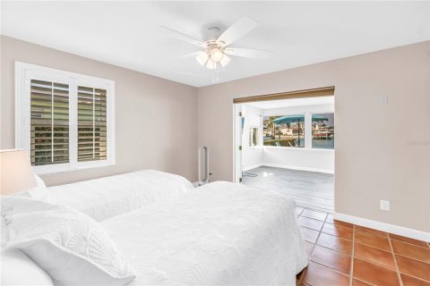 House in Treasure Island, Florida 3 bedrooms, 184.32 sq.m. № 2099408 - photo 25