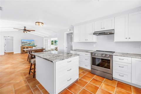 House in Treasure Island, Florida 3 bedrooms, 184.32 sq.m. № 2099408 - photo 19