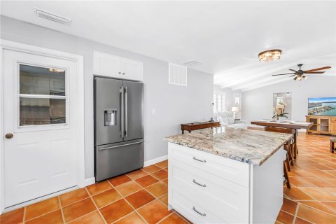 House in Treasure Island, Florida 3 bedrooms, 184.32 sq.m. № 2099408 - photo 20