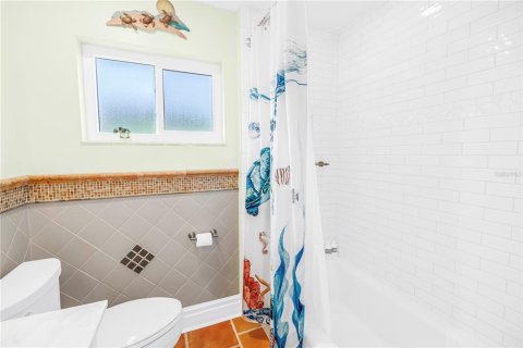 House in Treasure Island, Florida 3 bedrooms, 184.32 sq.m. № 2099408 - photo 24
