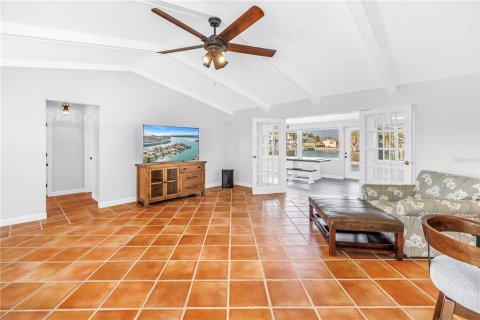 House in Treasure Island, Florida 3 bedrooms, 184.32 sq.m. № 2099408 - photo 11