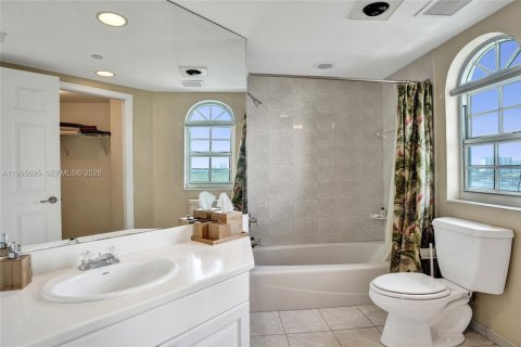Condominio en venta en Fort Lauderdale, Florida, 3 dormitorios, 306.58 m2 № 2027285 - foto 28