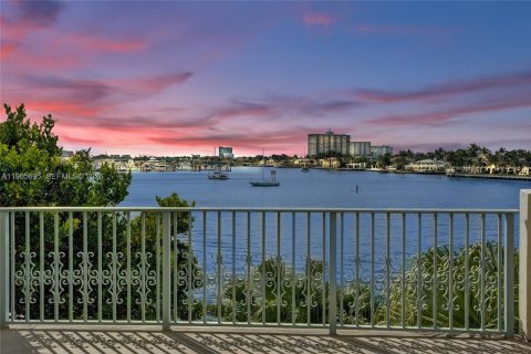 Condominio en venta en Fort Lauderdale, Florida, 3 dormitorios, 306.58 m2 № 2027285 - foto 2