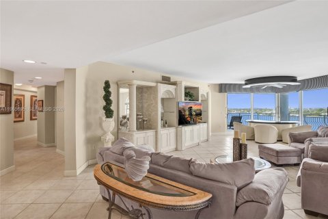 Condominio en venta en Fort Lauderdale, Florida, 3 dormitorios, 306.58 m2 № 2027285 - foto 8
