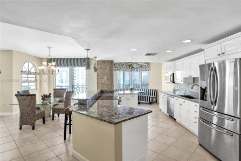 Condominio en venta en Fort Lauderdale, Florida, 3 dormitorios, 306.58 m2 № 2027285 - foto 20