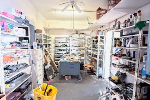 Propiedad comercial en venta en Miami, Florida № 2038822 - foto 10