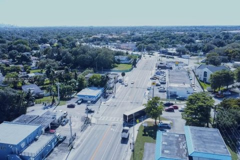 Propiedad comercial en venta en Miami, Florida № 2038822 - foto 21