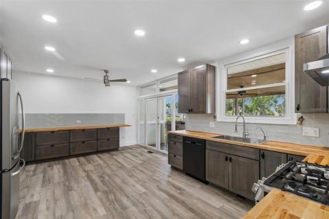 Villa ou maison à vendre à Tarpon Springs, Floride: 4 chambres, 217.21 m2 № 2312880 - photo 10