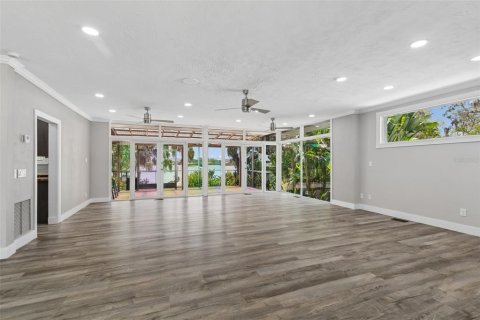 Villa ou maison à vendre à Tarpon Springs, Floride: 4 chambres, 217.21 m2 № 2312880 - photo 6