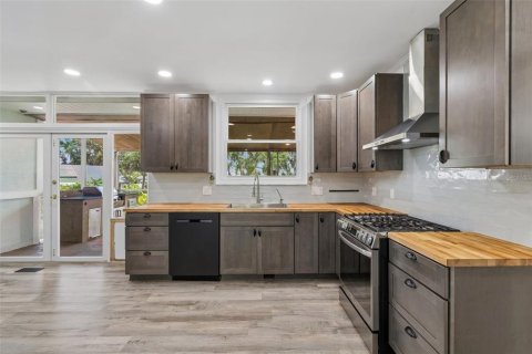 Villa ou maison à vendre à Tarpon Springs, Floride: 4 chambres, 217.21 m2 № 2312880 - photo 11