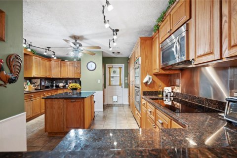 House in Dover, Florida 4 bedrooms, 176.14 sq.m. № 1673208 - photo 16
