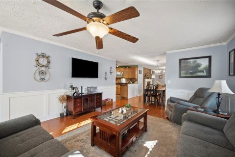 House in Dover, Florida 4 bedrooms, 176.14 sq.m. № 1673208 - photo 15