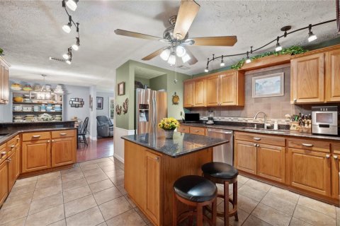 House in Dover, Florida 4 bedrooms, 176.14 sq.m. № 1673208 - photo 18