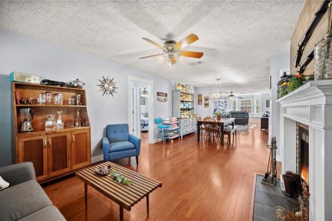 House in Dover, Florida 4 bedrooms, 176.14 sq.m. № 1673208 - photo 13