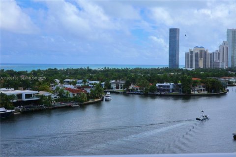 Condominio en alquiler en Aventura, Florida, 3 dormitorios, 134.71 m2 № 1991886 - foto 11