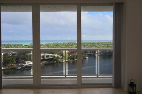Condominio en alquiler en Aventura, Florida, 3 dormitorios, 134.71 m2 № 1991886 - foto 4