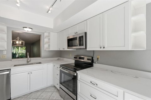 Condo in Clearwater, Florida, 2 bedrooms  № 2112165 - photo 9
