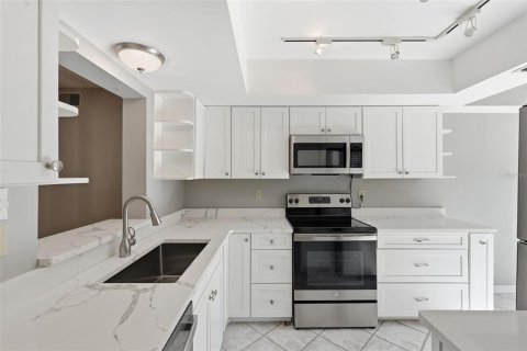 Condo in Clearwater, Florida, 2 bedrooms  № 2112165 - photo 12