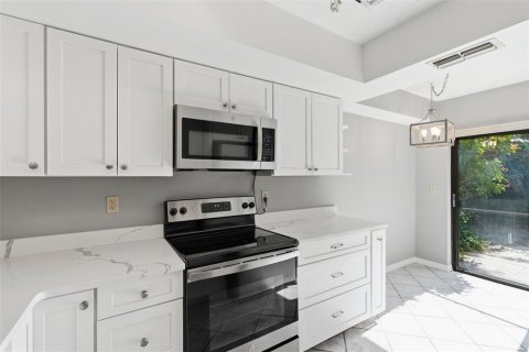 Condo in Clearwater, Florida, 2 bedrooms  № 2112165 - photo 11