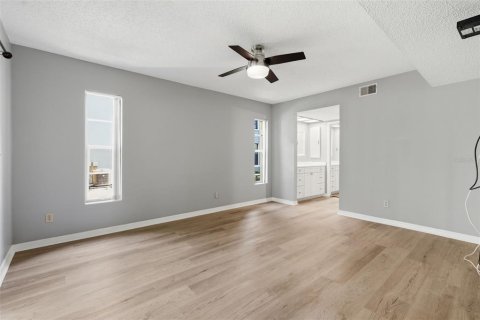 Condo in Clearwater, Florida, 2 bedrooms  № 2112165 - photo 16