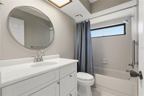 Condo in Clearwater, Florida, 2 bedrooms  № 2112165 - photo 22