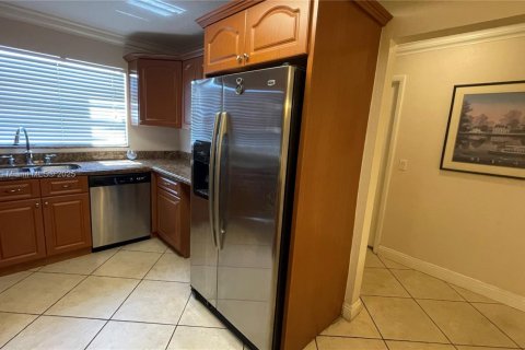 Townhouse in Pembroke Pines, Florida 3 bedrooms, 136.75 sq.m. № 1971012 - photo 17