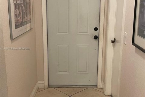 Townhouse in Pembroke Pines, Florida 3 bedrooms, 136.75 sq.m. № 1971012 - photo 25