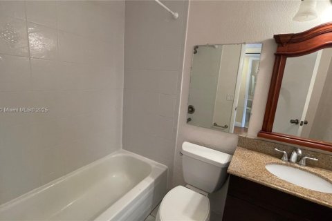 Townhouse in Pembroke Pines, Florida 3 bedrooms, 136.75 sq.m. № 1971012 - photo 9