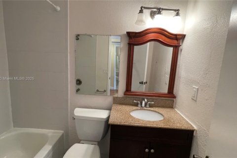 Townhouse in Pembroke Pines, Florida 3 bedrooms, 136.75 sq.m. № 1971012 - photo 16