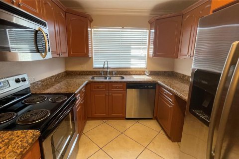 Townhouse in Pembroke Pines, Florida 3 bedrooms, 136.75 sq.m. № 1971012 - photo 2