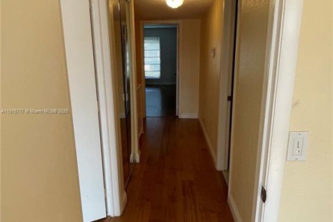 Townhouse in Pembroke Pines, Florida 3 bedrooms, 136.75 sq.m. № 1971012 - photo 26