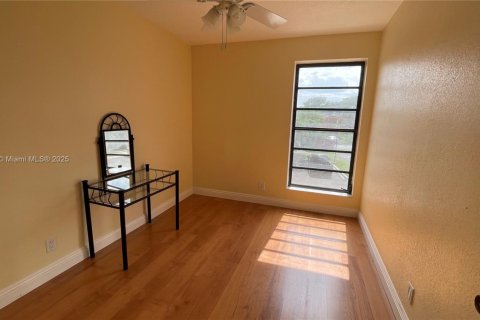 Townhouse in Pembroke Pines, Florida 3 bedrooms, 136.75 sq.m. № 1971012 - photo 22