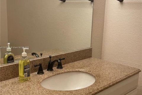 Townhouse in Pembroke Pines, Florida 3 bedrooms, 136.75 sq.m. № 1971012 - photo 19