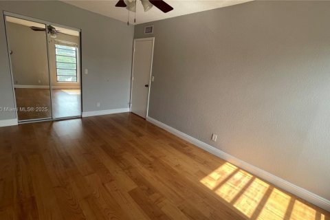 Townhouse in Pembroke Pines, Florida 3 bedrooms, 136.75 sq.m. № 1971012 - photo 24