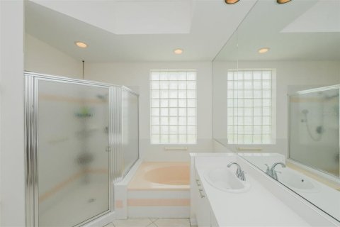 House in Sarasota, Florida 2 bedrooms, 162.58 sq.m. № 1430283 - photo 24